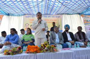 देश के विकास में श्रमिकों के योगदान को नहीं भुलाया जा सकता: श्रम मंत्री देश के विकास में श्रमिकों के योगदान को नहीं भुलाया जा सकता: श्रम मंत्री