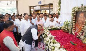  केन्द्रीय रक्षा मंत्री और मुख्यमंत्री स्कूल शिक्षा मंत्री श्री अग्रवाल की माता के शांति मिलन कार्यक्रम में हुए शामिल