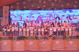 सतत विकास लक्ष्यों के स्थानीयकरण के विशिष्ट कार्य करने वाले ग्राम पंचायतों को 9 थीम पर किया गया सम्मानित सतत विकास लक्ष्यों के स्थानीयकरण के विशिष्ट कार्य करने वाले ग्राम पंचायतों को 9 थीम पर किया गया सम्मानित