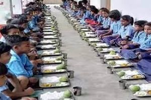 मुख्यमंत्री के निर्देश के बाद कलेक्टर के आग्रह से 400 से अधिक न्योता भोज