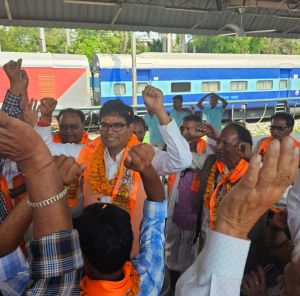  वित्त मंत्री ने रायगढ़ के श्रद्धालुओं को अयोध्या धाम के लिए रवाना  किया