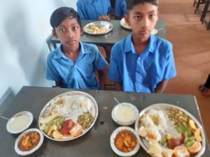 रायपुर जिले के स्कूलों में न्योता भोज का आयोजन