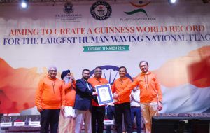 ओ.पी. जिंदल ग्लोबल यूनिवर्सिटी और फ्लैग फाउंडेशन ऑफ इंडिया ने सबसे बड़े मानव राष्ट्रीय ध्वज लहराने का नया गिनीज वर्ल्ड रिकॉर्ड बनाया 