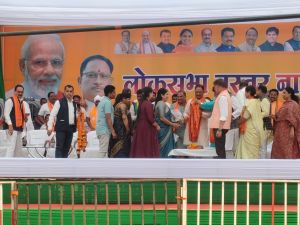 मुख्यमंत्री विष्णु देव के सामने कांग्रेस की महापौर सहित 1500 लोगों ने किया भाजपा प्रवेश