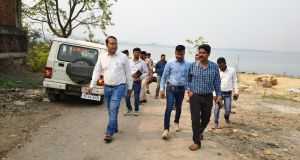 कलेक्टर ने चंद्रपुर में नवरात्रि के लिए शांति व्यवस्था और तैयारियों का लिया जायजा 