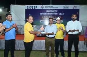  स्वीप कार्यक्रम के तहत जिला प्रशासन रायपुर द्वारा अंतरविभागीय क्रिकेट प्रतियोगिता का आगाज