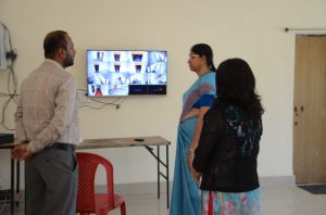  मुख्य निर्वाचन पदाधिकारी   ने जगदलपुर में स्ट्रांग रूम का किया निरीक्षण