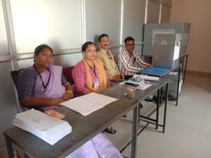  सारंगढ़ बिलाईगढ़ जिले में डाकमत से मतदान प्रारंभ