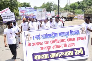  मतदाता जागरूकता के लिए श्रमवीरों की निकली रैली