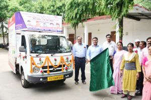 राष्ट्रीय डेंगू दिवस : कलेक्टर ने जन जागरूकता वाहन को दिखाई हरी झंडी  