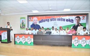  राजीव भवन में झीरम के शहीदों को श्रद्धा सुमन अर्पित किया गया 