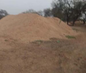 रेत भण्डारण स्थल की खनि अधिकारियों ने की जांच