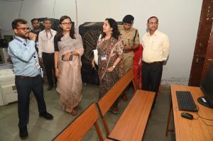  मतगणना स्थल की तैयारी का ऑब्जर्वरों ने किया निरीक्षण