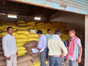 बीज एवं उर्वरकों के अग्रिम उठाव के लिए किसानों को किया जा रहा प्रोत्साहित