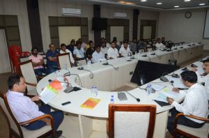 कलेक्टर डाॅ. गौरव सिंह ने की जल जीवन मिशन के कार्याें की समीक्षा