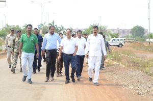 विधायक एवं कलेक्टर ने किया बोरियाखुर्द टैंक (गजराज तालाब) का निरीक्षण विधायक एवं कलेक्टर ने किया बोरियाखुर्द टैंक (गजराज तालाब) का निरीक्षण