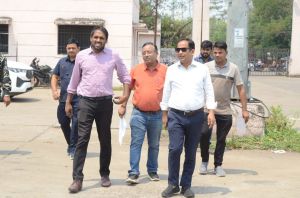 कलेक्टर डॉ. गौरव कुमार सिंह ने किया आमानाका ई-बस डिपो का निरीक्षण कलेक्टर डॉ. गौरव कुमार सिंह ने किया आमानाका ई-बस डिपो का निरीक्षण