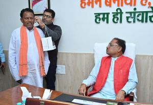 मुख्यमंत्री विष्णुदेव साय की संवेदनशील पहल: एक बुजुर्ग व्यक्ति के कानों में फिर से गूंजेगी आवाज मुख्यमंत्री विष्णुदेव साय की संवेदनशील पहल: एक बुजुर्ग व्यक्ति के कानों में फिर से गूंजेगी आवाज