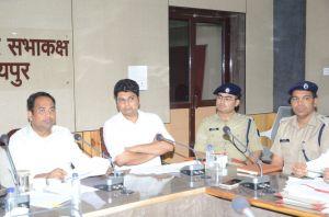 कलेक्टर और एसपी ने ली कानून व्यवस्था की बैठक कलेक्टर और एसपी ने ली कानून व्यवस्था की बैठक