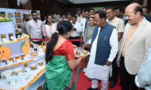 छत्तीसगढ़ में आम के उत्पादन को बढ़ावा दिया जाएगा : श्री नेताम छत्तीसगढ़ में आम के उत्पादन को बढ़ावा दिया जाएगा : श्री नेताम