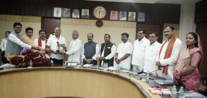 मुख्यमंत्री सहित मंत्रिगणों ने सांसद बनने पर बृजमोहन अग्रवाल को किया सम्मानित मुख्यमंत्री सहित मंत्रिगणों ने सांसद बनने पर बृजमोहन अग्रवाल को किया सम्मानित