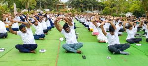  10 वें अंतर्राष्ट्रीय योग दिवस पर नया रायपुर के जंगल सफारी करीब 200 लोगों ने किया योग