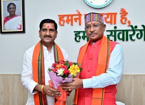 मुख्यमंत्री विष्णु देव साय से केंद्रीय राज्यमंत्री तोखन साहू ने की सौजन्य मुलाकात मुख्यमंत्री विष्णु देव साय से केंद्रीय राज्यमंत्री तोखन साहू ने की सौजन्य मुलाकात