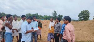 धामनपुर में दो स्थानों से लगभग 170 हाइवा रेत जब्त धामनपुर में दो स्थानों से लगभग 170 हाइवा रेत जब्त