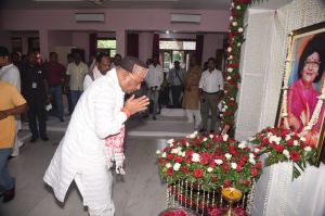  मुख्यमंत्री श्री साय ने स्वर्गीय इंदिरा सिंह को दी श्रद्धांजलि