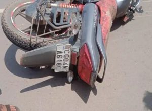  दुर्ग  जिले में कार की ठोकर से बाईक सवार युवक की मौत 