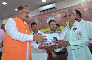 मुख्यमंत्री विष्णु देव साय ने आज जनदर्शन कार्यक्रम में आए दिव्यांगजनों के प्रति संवेदनशीलता दिखाई मुख्यमंत्री विष्णु देव साय ने आज जनदर्शन कार्यक्रम में आए दिव्यांगजनों के प्रति संवेदनशीलता दिखाई