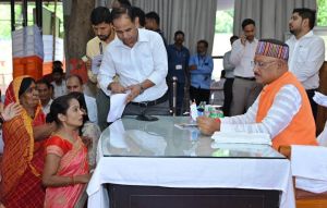 मुख्यमंत्री के जनदर्शन में बहनों की मुलाकात : महतारी वंदन योजना के लिए मुख्यमंत्री का जताया आभार मुख्यमंत्री के जनदर्शन में बहनों की मुलाकात : महतारी वंदन योजना के लिए मुख्यमंत्री का जताया आभार