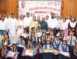 विद्यार्थियों के भविष्य निर्माण के लिए शिक्षा है सबसे अहम - श्रीमती लक्ष्मी राजवाड़े विद्यार्थियों के भविष्य निर्माण के लिए शिक्षा है सबसे अहम - श्रीमती लक्ष्मी राजवाड़े