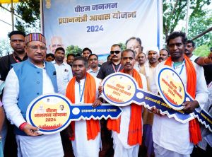  मुख्यमंत्री ने पीएम जनमन योजना के हितग्राहियों को सौंपी घर की चाबी