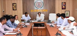  बारिश को ध्यान में रखते हुए अच्छे से होनी चाहिए नालियों की साफ-सफाई - कलेक्टर