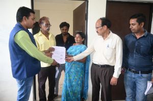  प्रधानमंत्री मोर-मकान मोर-आस योजना के आबंटित हितग्राहियो को मकान की चाबी  सौंप कर कब्जा प्रदान किया  गया