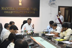 एक पेड़ मां के नाम अभियान की तैयारी की कलेक्टर ने की समीक्षा