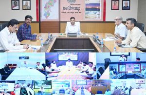  मुख्य सचिव ने छत्तीसगढ़ विजन 2047 के संबंध में संभागायुक्तों और कलेक्टरों की बैठक ली