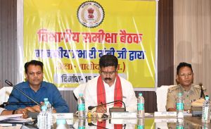  शासन के जनकल्याणकारी योजनाओं का सफल क्रियान्वयन निर्धारित समयावधि में पूरा करें : उपमुख्यमंत्री  विजय शर्मा