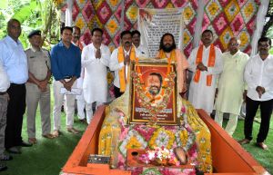   उपमुख्यमंत्री शर्मा ने पाटेश्वर धाम में श्रीराम जानकीदास जी महाराज की समाधि स्थल में पहुँचकर उन्हें दी श्रद्धांजलि