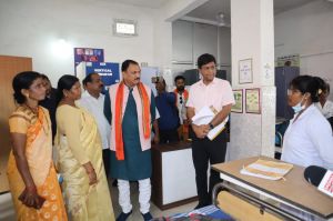  स्वास्थ्य मंत्री श्याम बिहारी जायसवाल ने जशपुर जिला चिकित्सालय का किया निरीक्षण