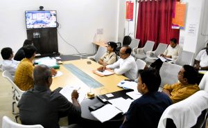   मुख्य सचिव अमिताभ जैन ने वीडियो कान्फ्रेंसिंग लेकर विभिन्न विभागों के कार्यों की विस्तृत समीक्षा की