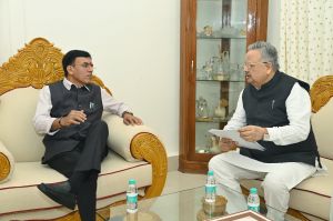  केंद्रीय खेल मंत्री मनसुख मांडविया से मिले राजनांदगांव विधायक और विस अध्यक्ष डॉ रमन सिंह