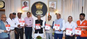 राज्यपाल श्री हरिचंदन ने किया छत्तीसगढ़ रेडक्रॉस इकाई की स्मारिका का विमोचन राज्यपाल श्री हरिचंदन ने किया छत्तीसगढ़ रेडक्रॉस इकाई की स्मारिका का विमोचन