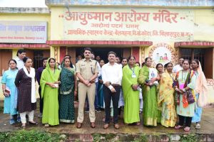 कलेक्टर-एसपी ने किया कोटा ब्लॉक के गांवों का सघन दौरा कलेक्टर-एसपी ने किया कोटा ब्लॉक के गांवों का सघन दौरा