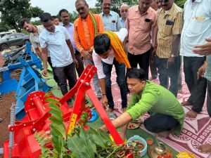 उन्नत कृषि यंत्र से गन्ना कृषकों को खेती में मिलेगा सहयोग - कलेक्टर उन्नत कृषि यंत्र से गन्ना कृषकों को खेती में मिलेगा सहयोग - कलेक्टर
