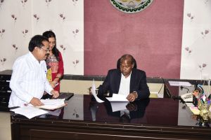 नये संभागायुक्त नीलम नामदेव एक्का ने कार्यभार ग्रहण किया नये संभागायुक्त नीलम नामदेव एक्का ने कार्यभार ग्रहण किया