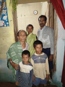 बारिश में मकान ढहने से फंसे थे परिवार के 5 लोग, प्रशासन की मदद से निकाला गया सुरक्षित