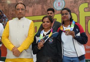 मुख्यमंत्री श्री विष्णु देव साय से मिनी गोल्फ में कांस्य पदक विजेता खिलाड़ियों ने की सौजन्य मुलाकात