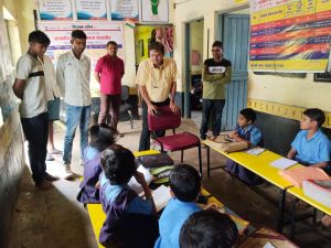 आरंग एसडीएम पुष्पेंद्र शर्मा ने स्कूल और आंगनबाड़ी केंद्र का किया निरीक्षण